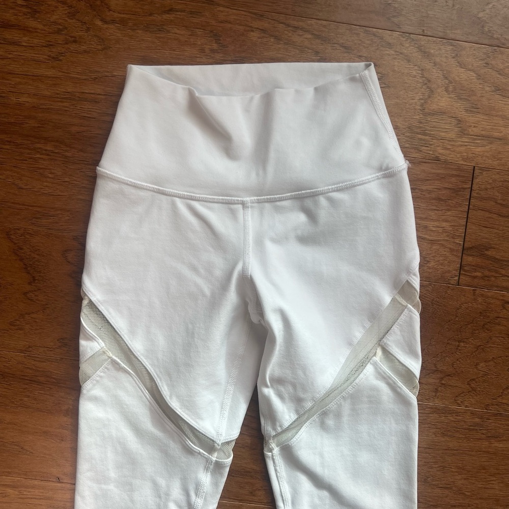 Like New Alo Cropped Legging - Picture 6 of 8